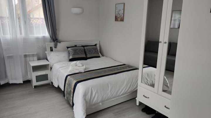 Chambre Privee Pour 4 Personnes En Banlieue Parisienne A 邦迪 外观 照片