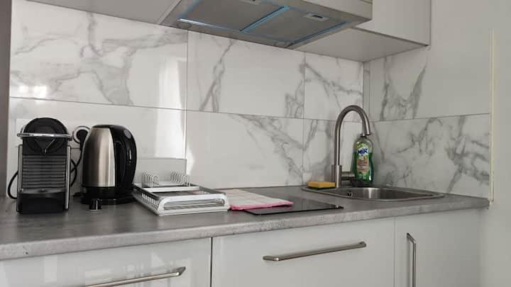 Chambre Privee Pour 4 Personnes En Banlieue Parisienne A 邦迪 外观 照片