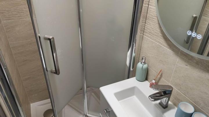 Chambre Privee Pour 4 Personnes En Banlieue Parisienne A 邦迪 外观 照片